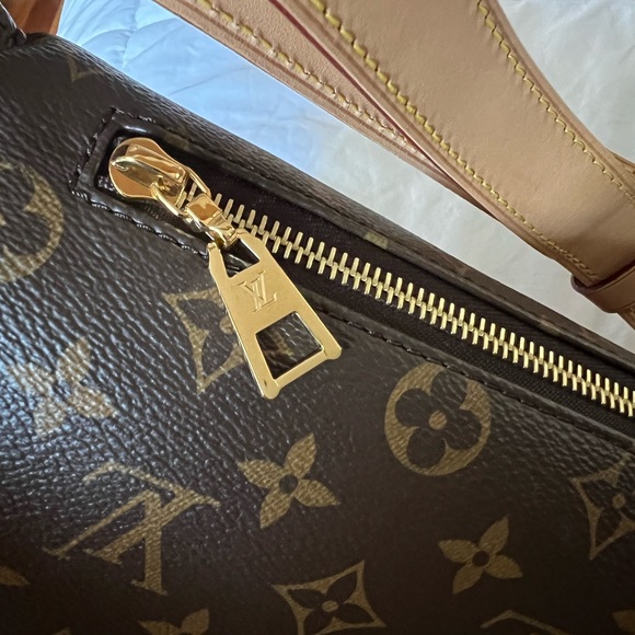 ❌SOLD!!!❌ Louis Vuitton Bumbag - Picture 14 of 16